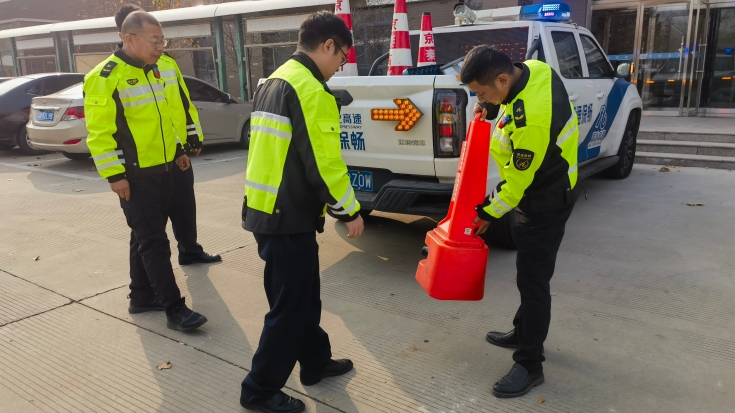 C:\Users\Administrator\Desktop\京哈北线分公司指挥调度中心党支部：“党建引领聚合力 车辆装备大检查”筑牢安全防线\111